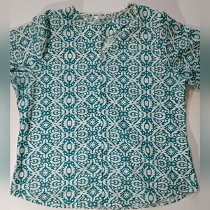 Kaktus Apparel Top Womens XL Green White Geometric Ikat 3/4 Sleeve Button Neck